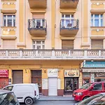 Central Apartment, Quiet, Perfect Location